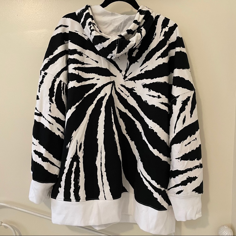 Fabletics Pullover - Picture 2 of 6